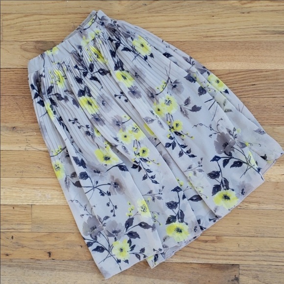 Old Navy Dresses & Skirts - Old Navy Floral Skirt